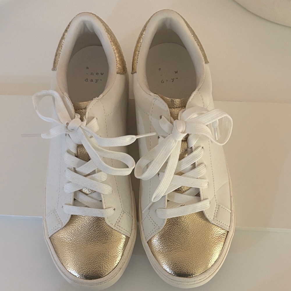 *Worn once* Gold and white sneakers